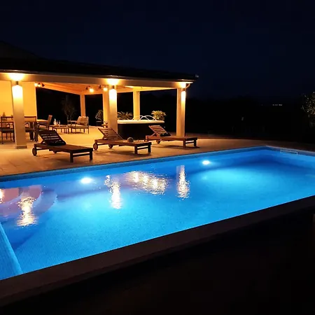 New- Olive Oasis -the Heated Pool & Jacuzzi Villa Kastel Stafilic