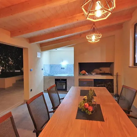 New- Olive Oasis -the Heated Pool & Jacuzzi * Kastel Stafilic
