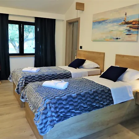 New- Olive Oasis -the Heated Pool & Jacuzzi