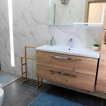 New- Olive Oasis -the Heated Pool & Jacuzzi
