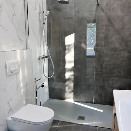 New- Olive Oasis -the Heated Pool & Jacuzzi *