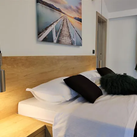 New- Olive Oasis -the Heated Pool & Jacuzzi * Kastel Stafilic