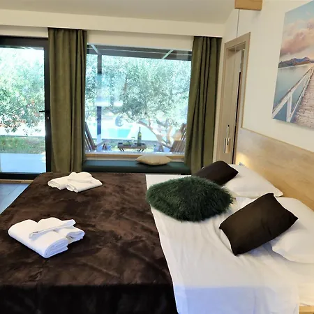 New- Olive Oasis -the Heated Pool & Jacuzzi