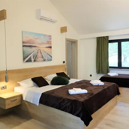 New- Olive Oasis -the Heated Pool & Jacuzzi Villa
