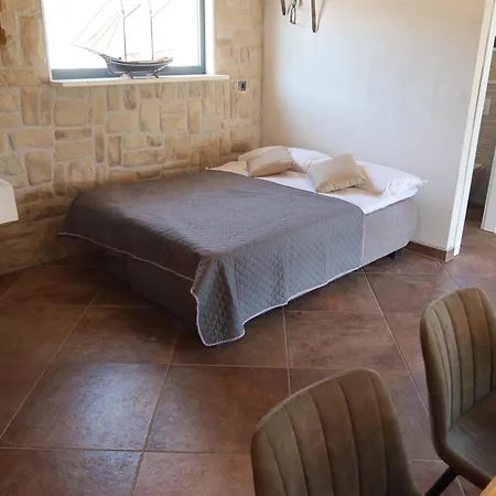 New- Olive Oasis -the Heated Pool & Jacuzzi Villa *