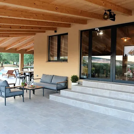 New- Olive Oasis -the Heated Pool & Jacuzzi