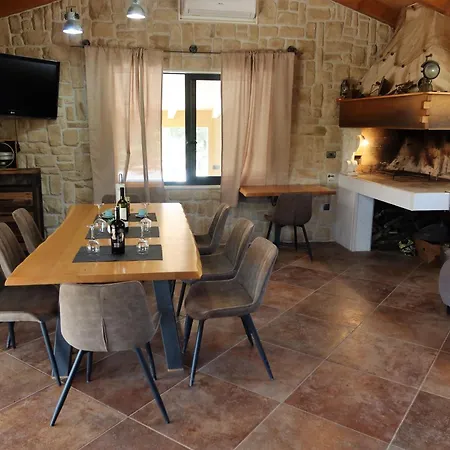 Villa New- Olive Oasis -the Heated Pool & Jacuzzi